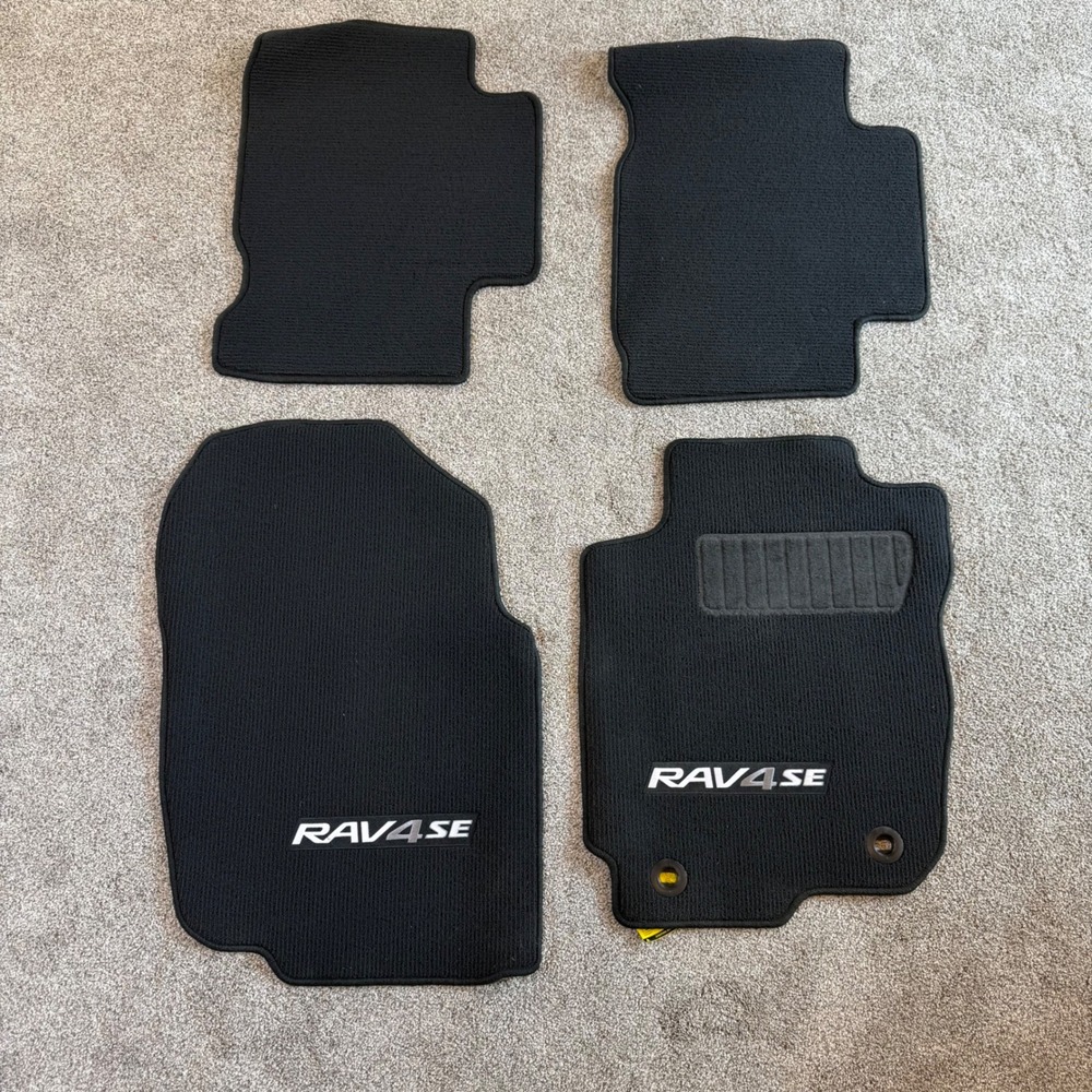 Toyota RAV4 SE Carpet Floor Mats Black 4 Piece Set PT206-42160-XX‎ Genuine OEM